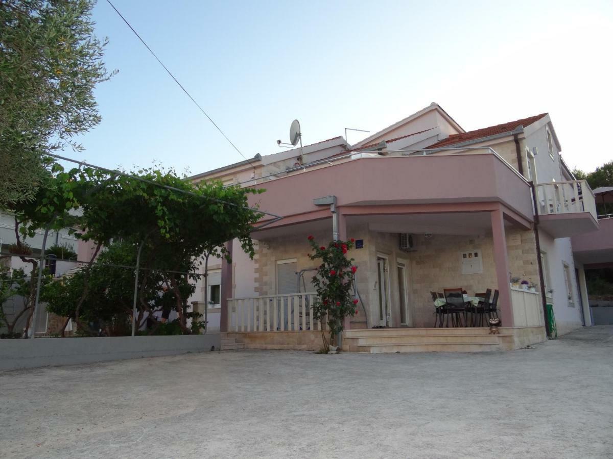 Vila Emilija Trogir Bagian luar foto